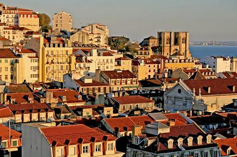 Sunset at Lisboa by Fr Antunes.