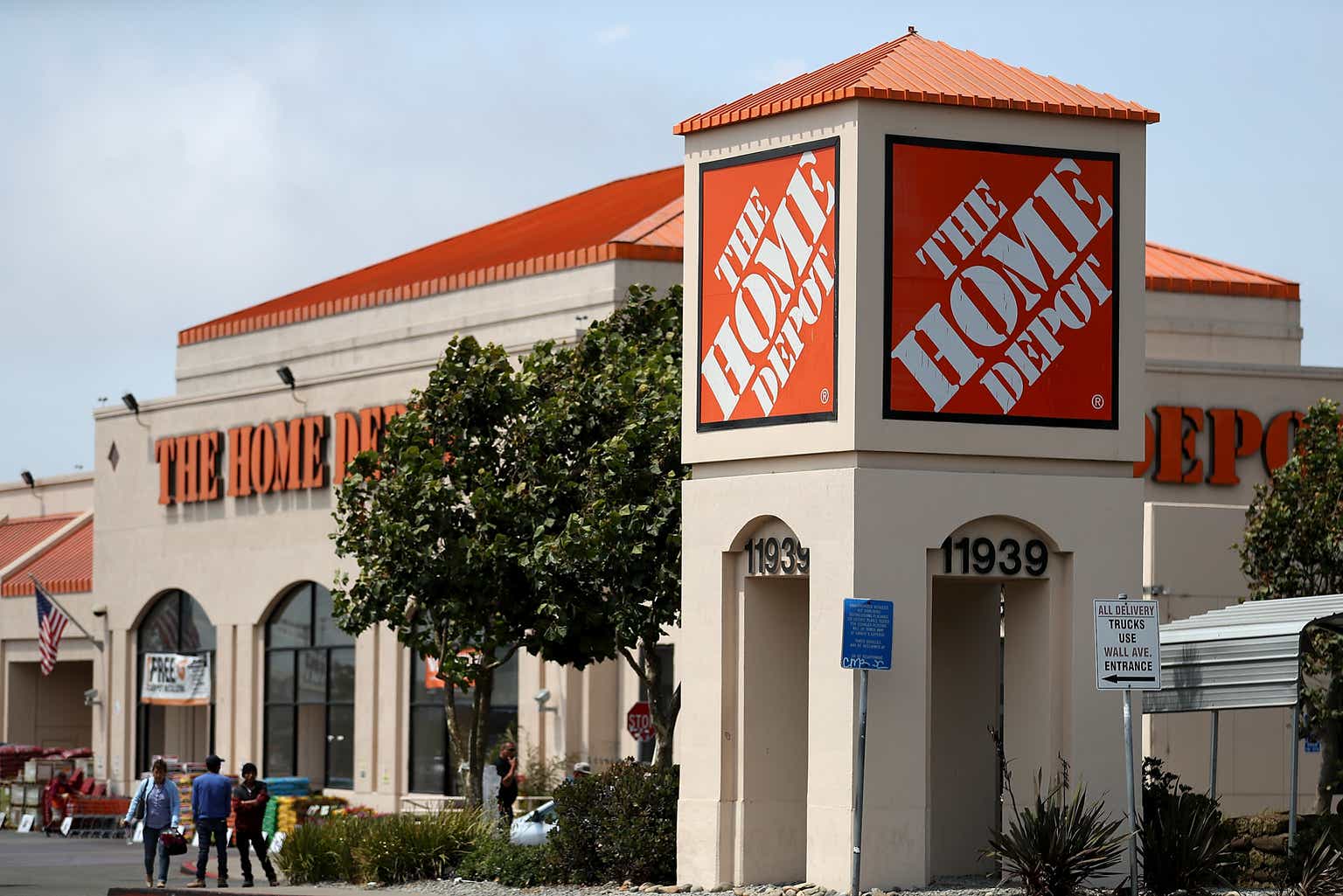 Dividend Dreaming With Home Depot: Awaiting The Right Valuation
