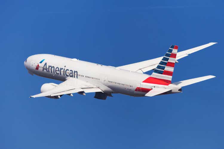 American Airlines Boeing 777-200ER Banking