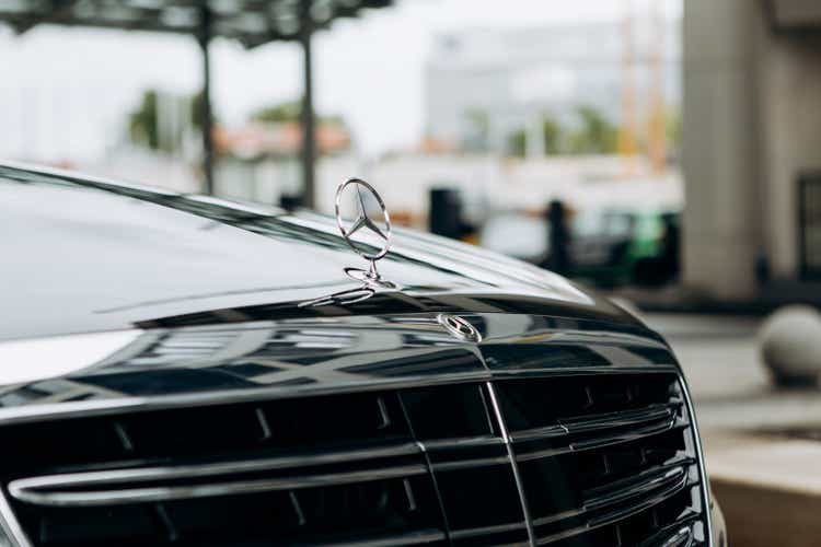 Mercedes-Benz logo, close-up, radiator grille, cars brands