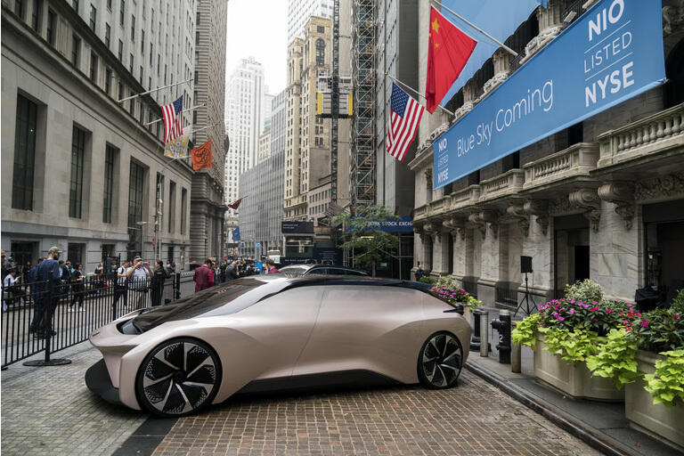 El fabricante chino de automóviles eléctricos NIO Inc. abre operaciones en la Bolsa de Nueva York el día de la OPI de la empresa