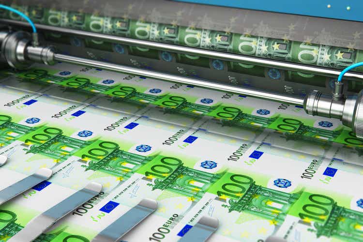 Printing 100 Euro money banknotes