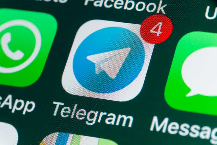 Telegram, Whatsapp, Messages and other phone Apps on iPhone screen