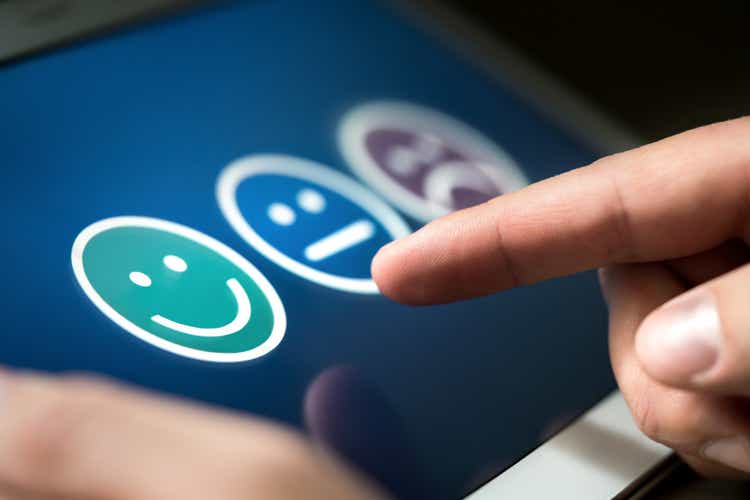 Encuesta, encuesta o cuestionario para investigación de satisfacción de cliente o experiencia de usuario. Concepto de retroalimentación y control de calidad.