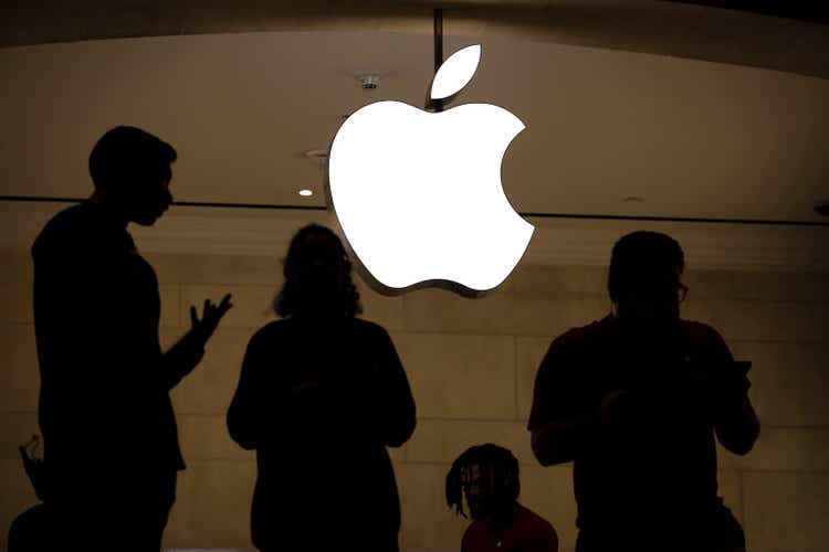 Apple"s Warning On Revenue Forecast Sends Markets Down