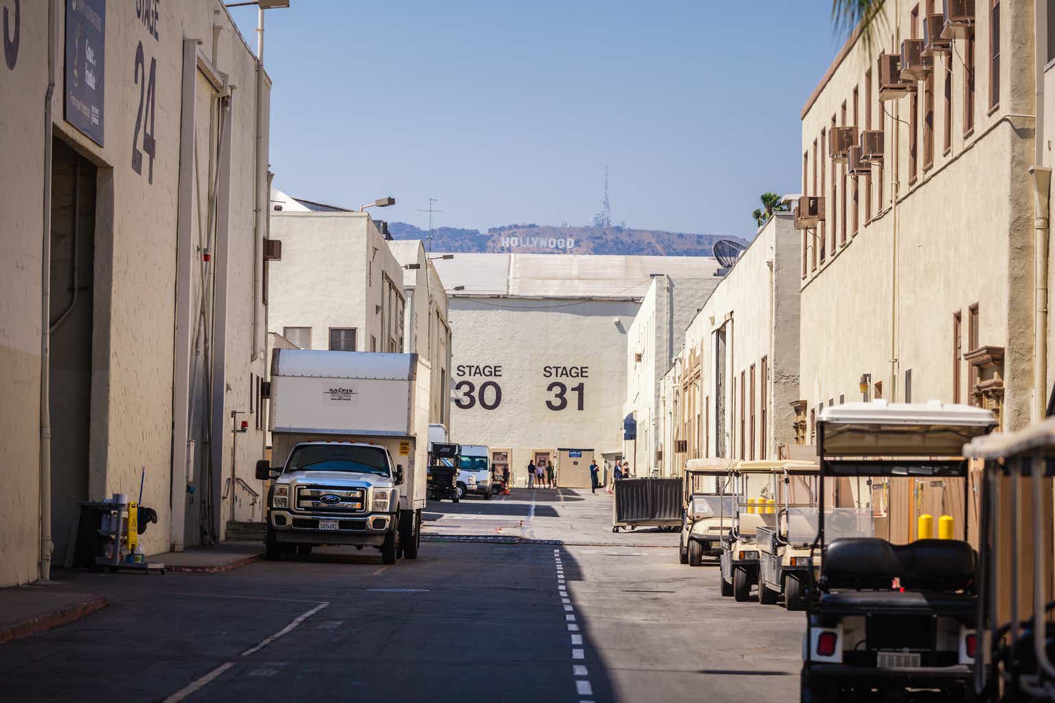 Paramount: Nice Q1 Beat Yet To Stir Mr. Market; Skydance Deal Still Seen As Question Mark