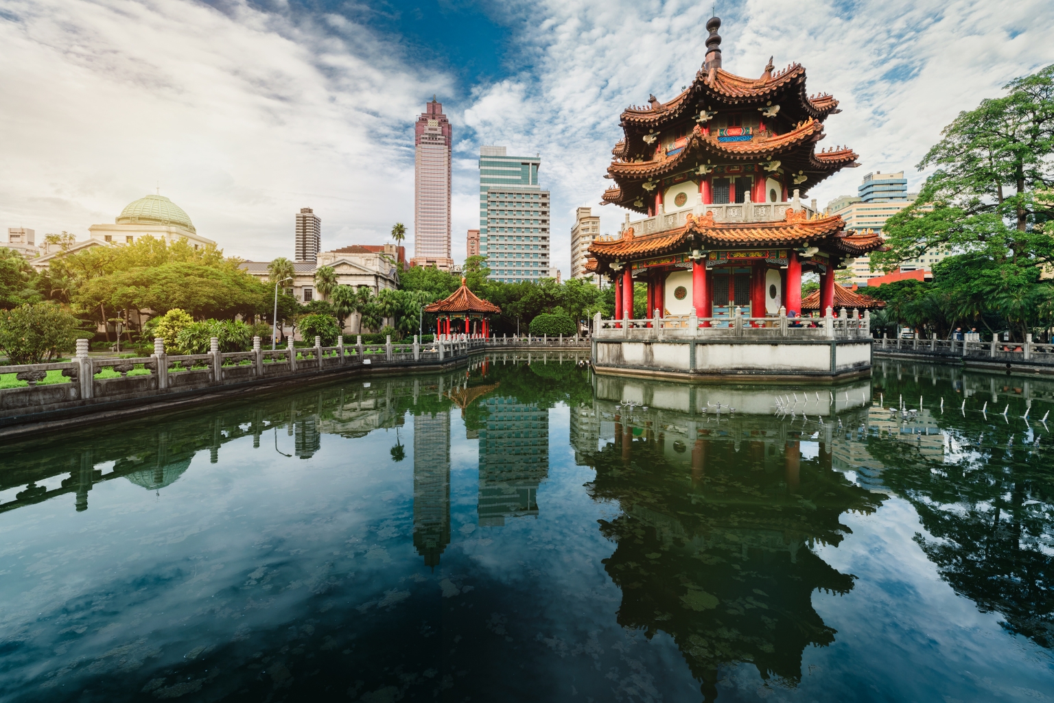 EWT: Taiwan Exposure With Tech Overload And Geopolitical Risk (NYSEARCA:EWT)