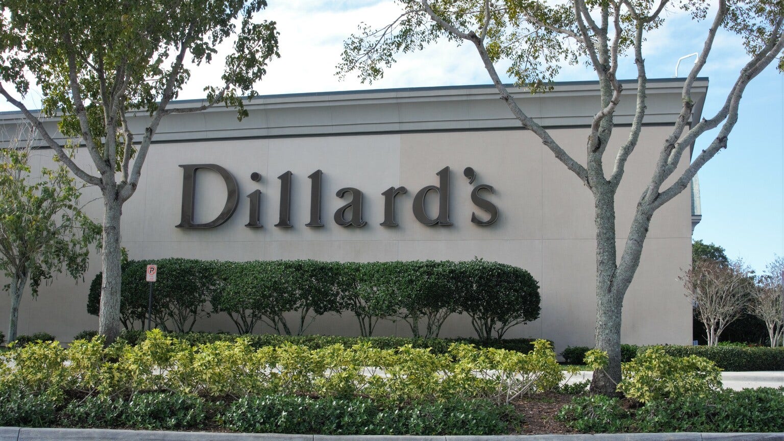 Dillard's slides after holiday sales tally disappoints | Seeking Alpha