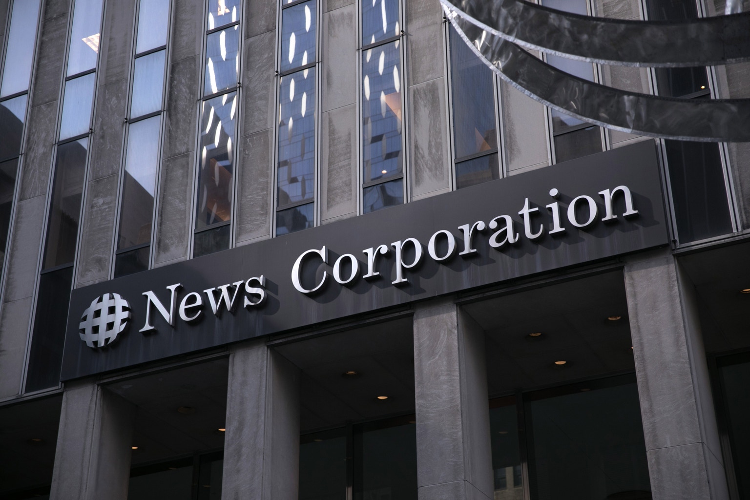 News Corporation’s Media Approach: Is The Stock Overvalued? (NASDAQ:NWSA)