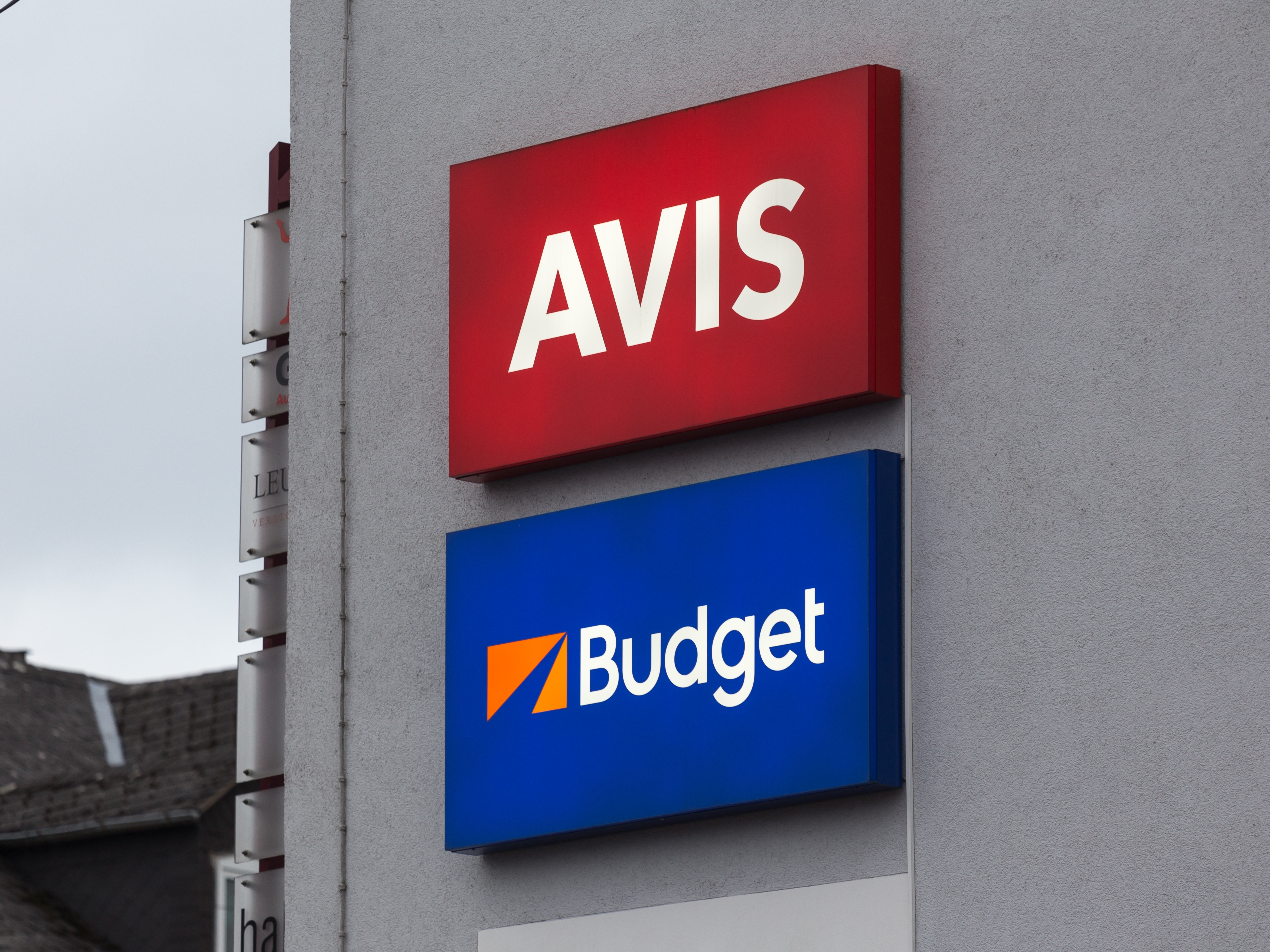 Avis Budget reports Q4 loss from massive impairment hit on Americas fleet;  CEO steps down | Seeking Alpha