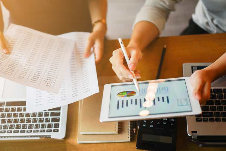 close up group of businessman use stylus pen for explaining dashboard about company