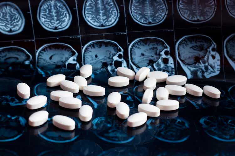 Pharmaceutical medicine pills on magnetic brain resonance scan mri background. Pharmacy theme, health care, drug prescription for tumor, alzheimer, mental illness treatment medication