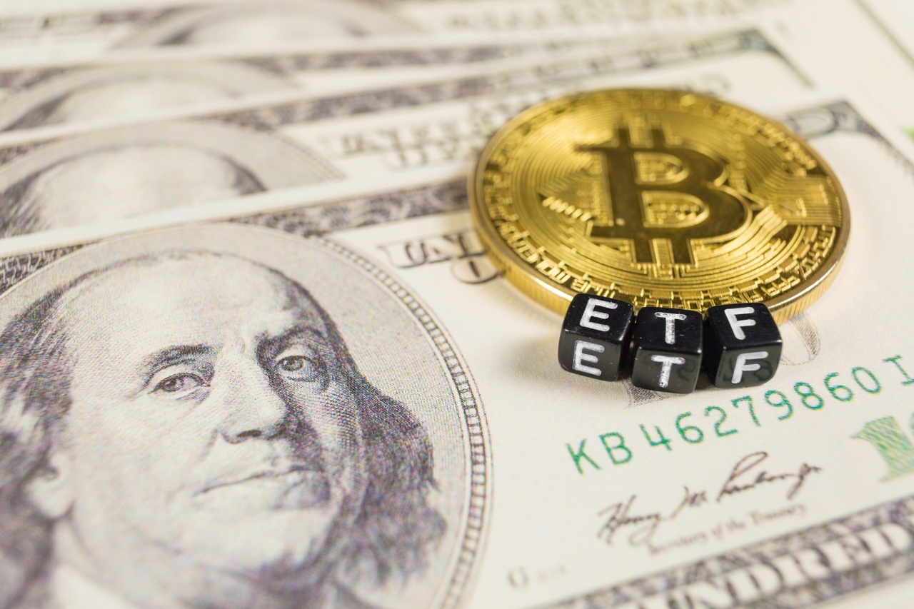 U.S. bitcoin ETFs off to a roaring start with $4.6B in trading volume |  Seeking Alpha