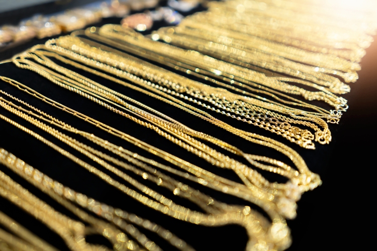 Commodity Roundup: Gold slips below ,900; UBS sees oil demand rising at a slower pace Commodity Roundup: Gold slips below ,900; UBS sees oil demand rising at a slower pace