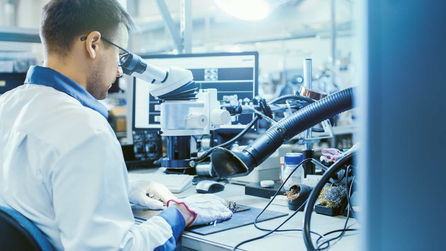Teradyne: AI-Driven Test Dominance; Initiate Strong Buy