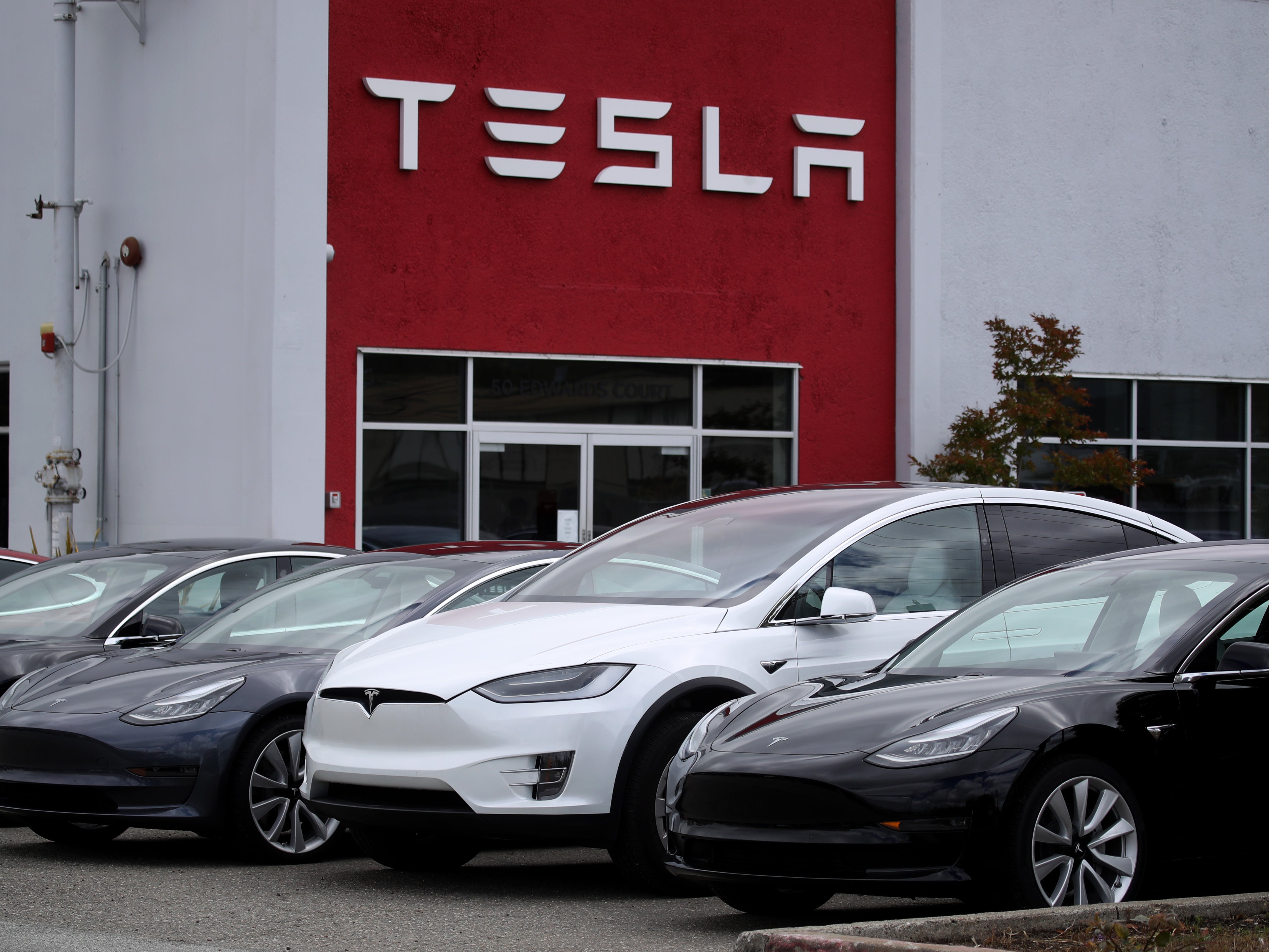 Tesla Adjusts Pricing Strategy to Maximize Profits and Appeal to Different Buyer Segments