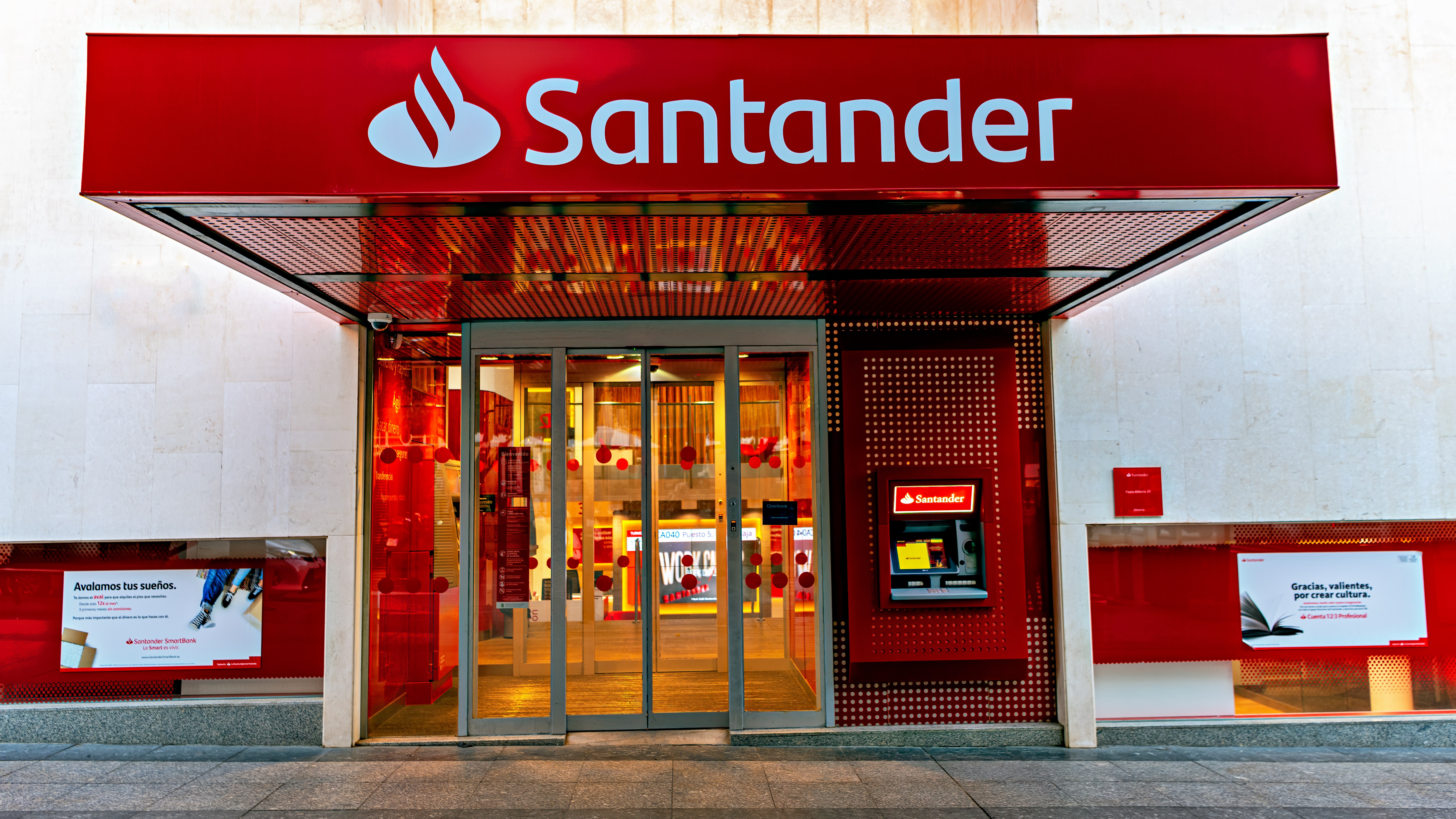 A Global Bank with US Impact - Santander US