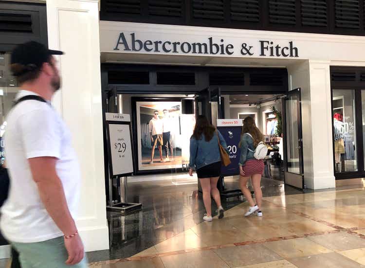 Hollister Is Abercrombie's Weakest Link Right Now