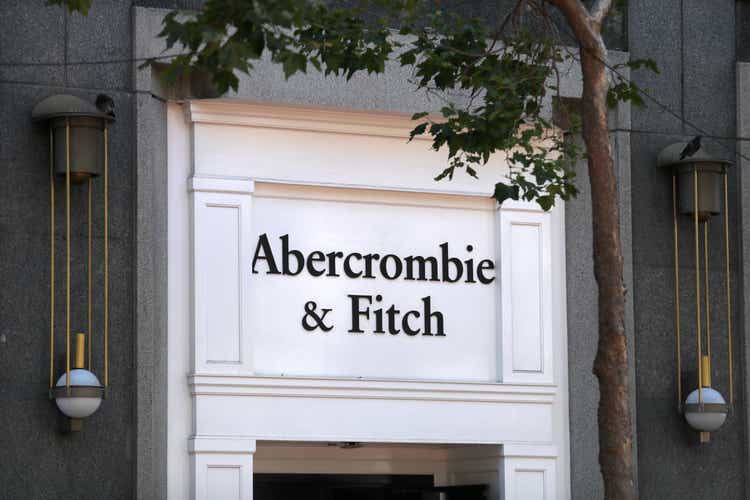 Abercrombie & Fitch Reports Weak Quarterly Earnings