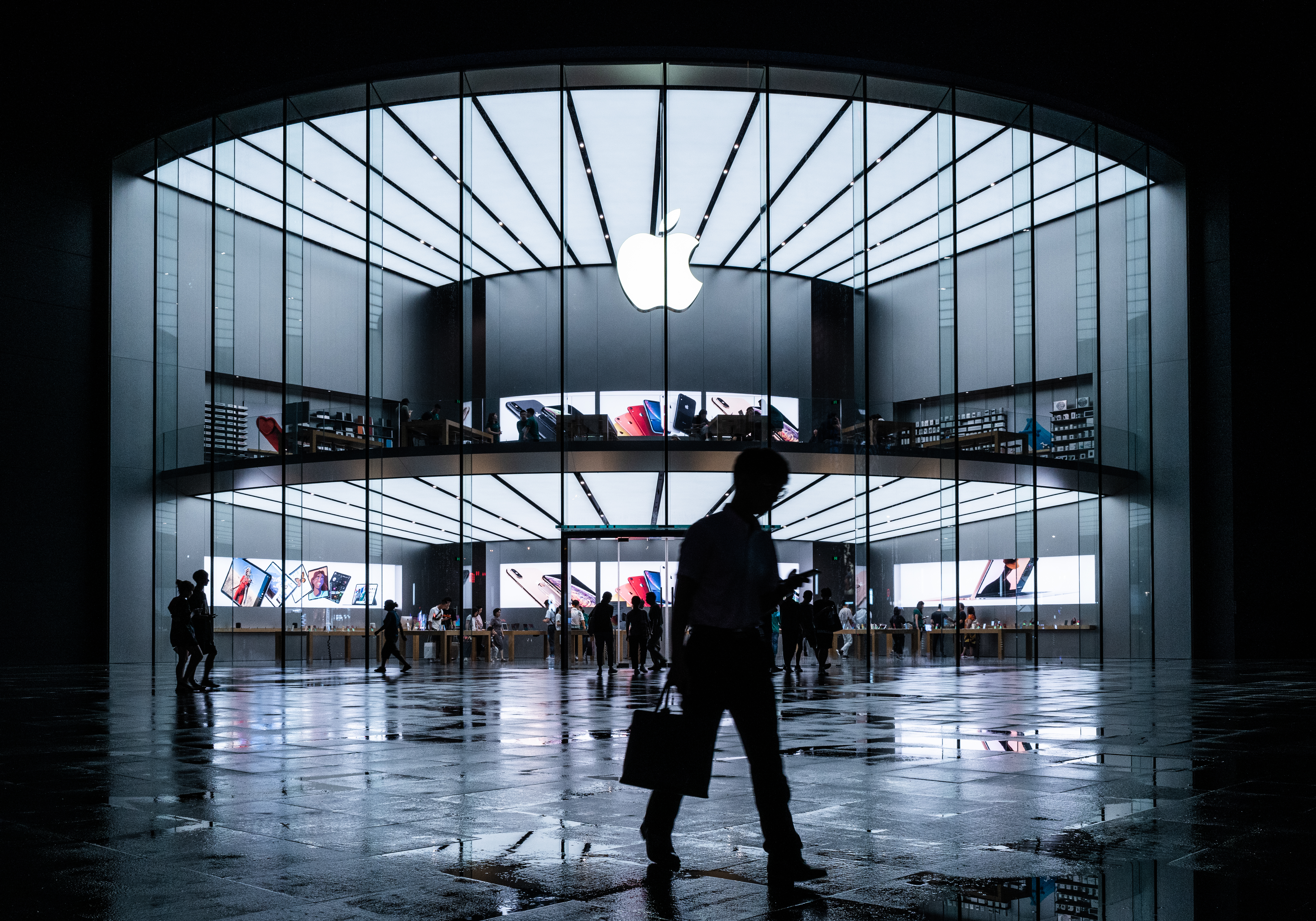 Apple: Industry Giant Not Worth The Price (NASDAQ:AAPL) | Seeking Alpha