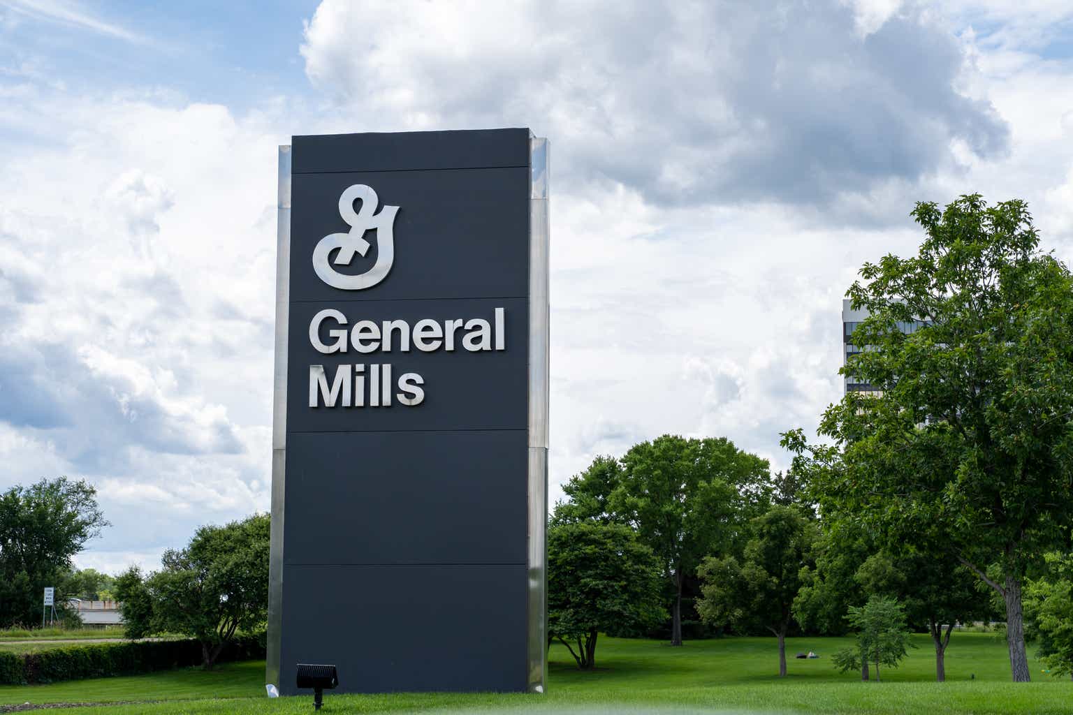 is-general-mills-stock-a-sell-as-it-nears-all-time-highs-nyse-gis