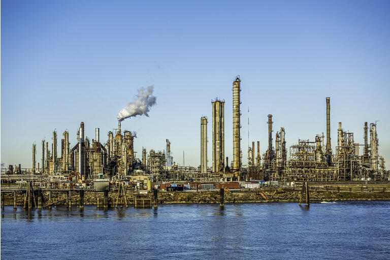 PF Chalmette Refinery in operation, New Orleans