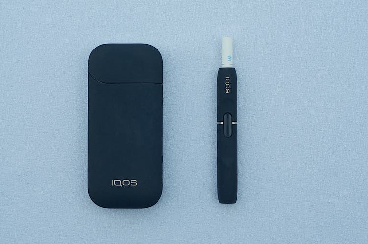 IQOS electronic cigarette with heat-not-burn system