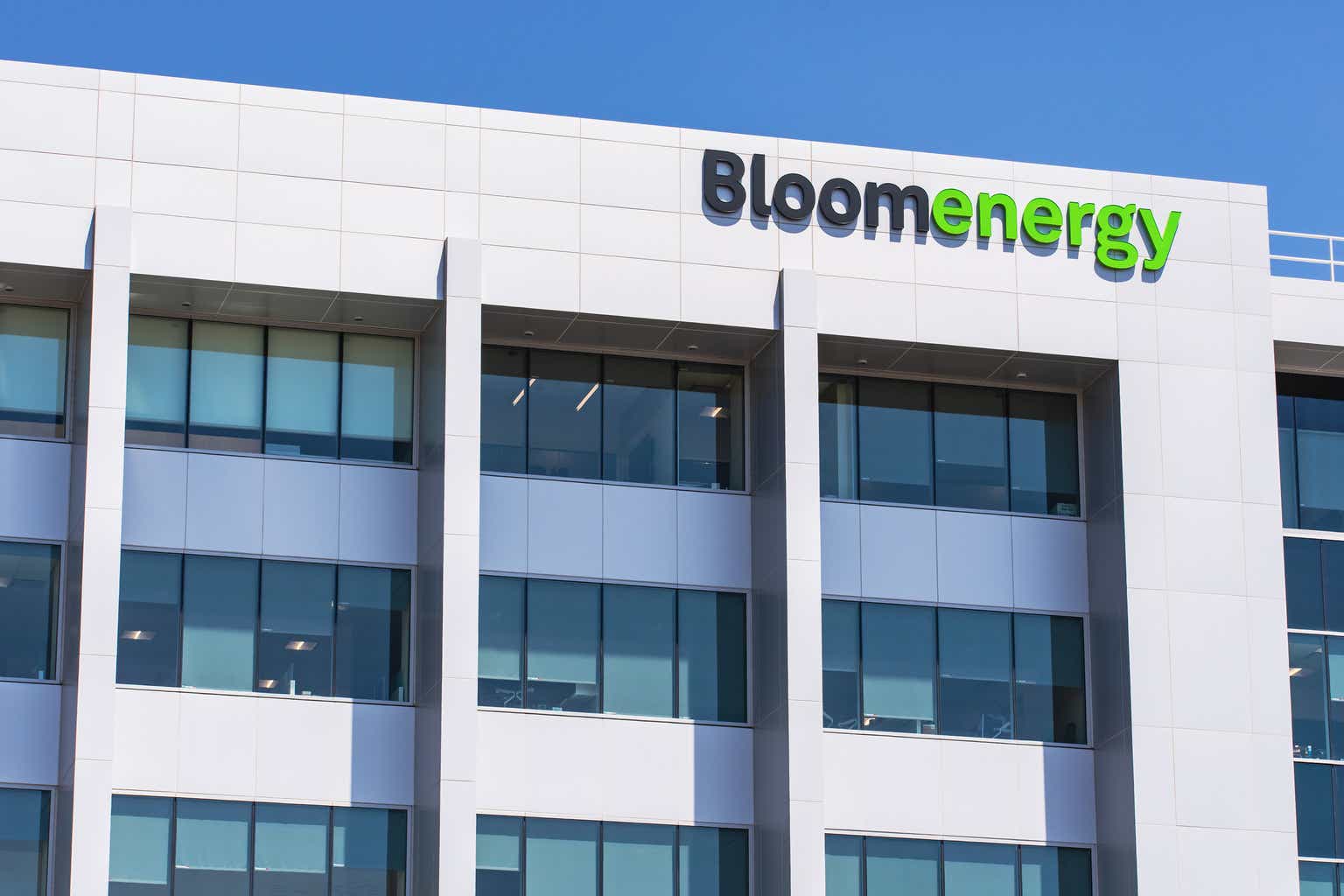 Bloom Energy: Abrupt CFO Departure Unsettles Investors - Hold