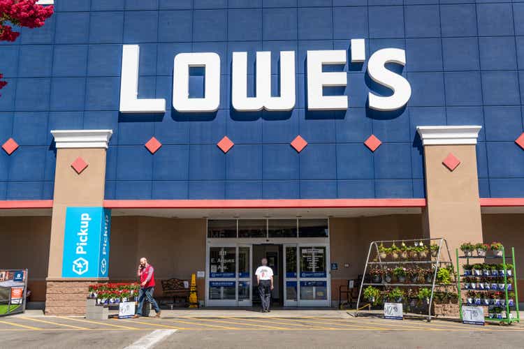 Las ventas del cuarto trimestre de Lowe’s (NYSE:LOW) no alcanzaron las expectativas, lo que genera cautela