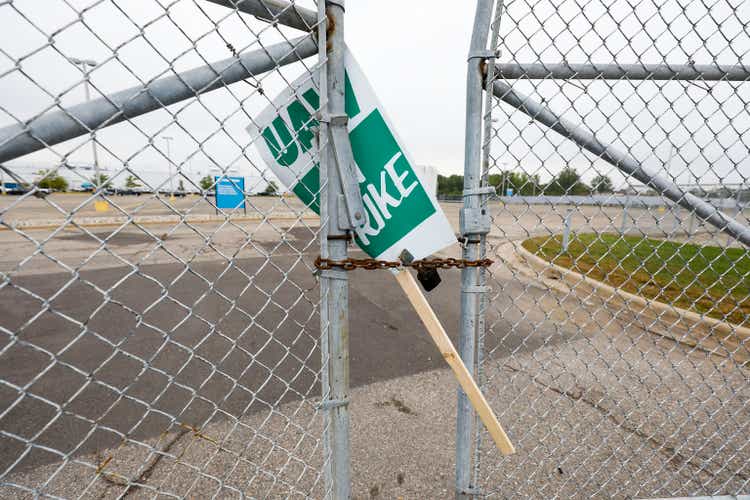 United Auto Workers Begin Largest National Strike Since 1982