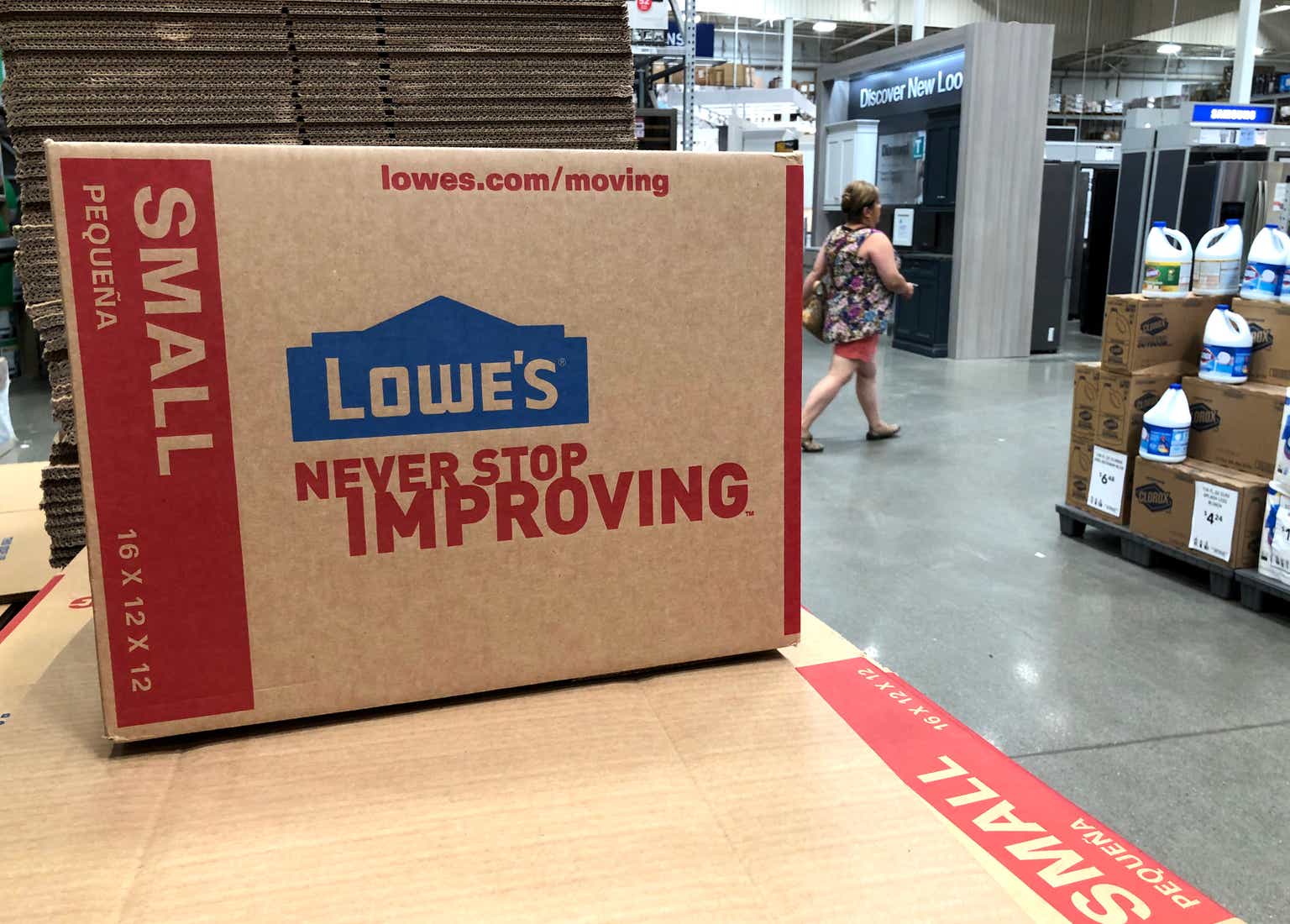 Lowe’s Stock: The Two-Front Battle For Home Improvement Dominance (NYSE:LOW)