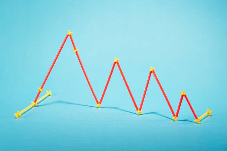 Straws arranged into a falling graph