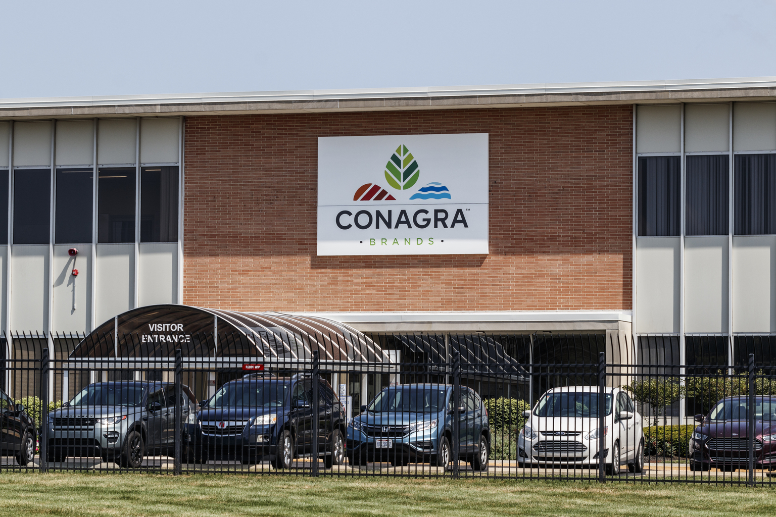 seekingalpha.com - IWA Research - Conagra Brands: A Fallen High-Yield Food Giant With Multiple Paths To Recovery (NYSE:CAG)