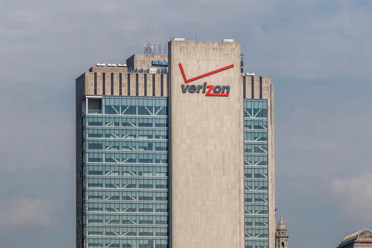 Verizon Building at 375 Pearl Street. Verizon is in a race to bring 5G cellular networks to market VII