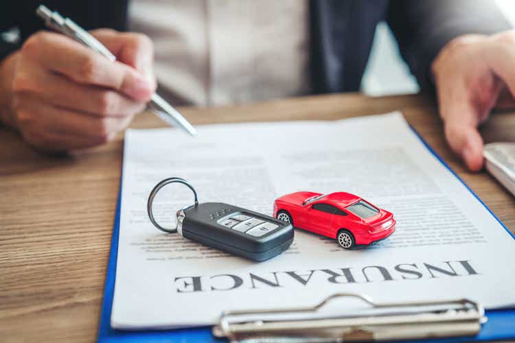 The sales agent negotiates a successful car loan agreement with the customer and signs a Concept Car insurance contract.
