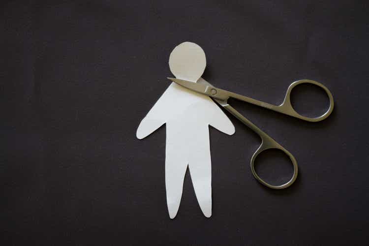 Cutting head of paper person