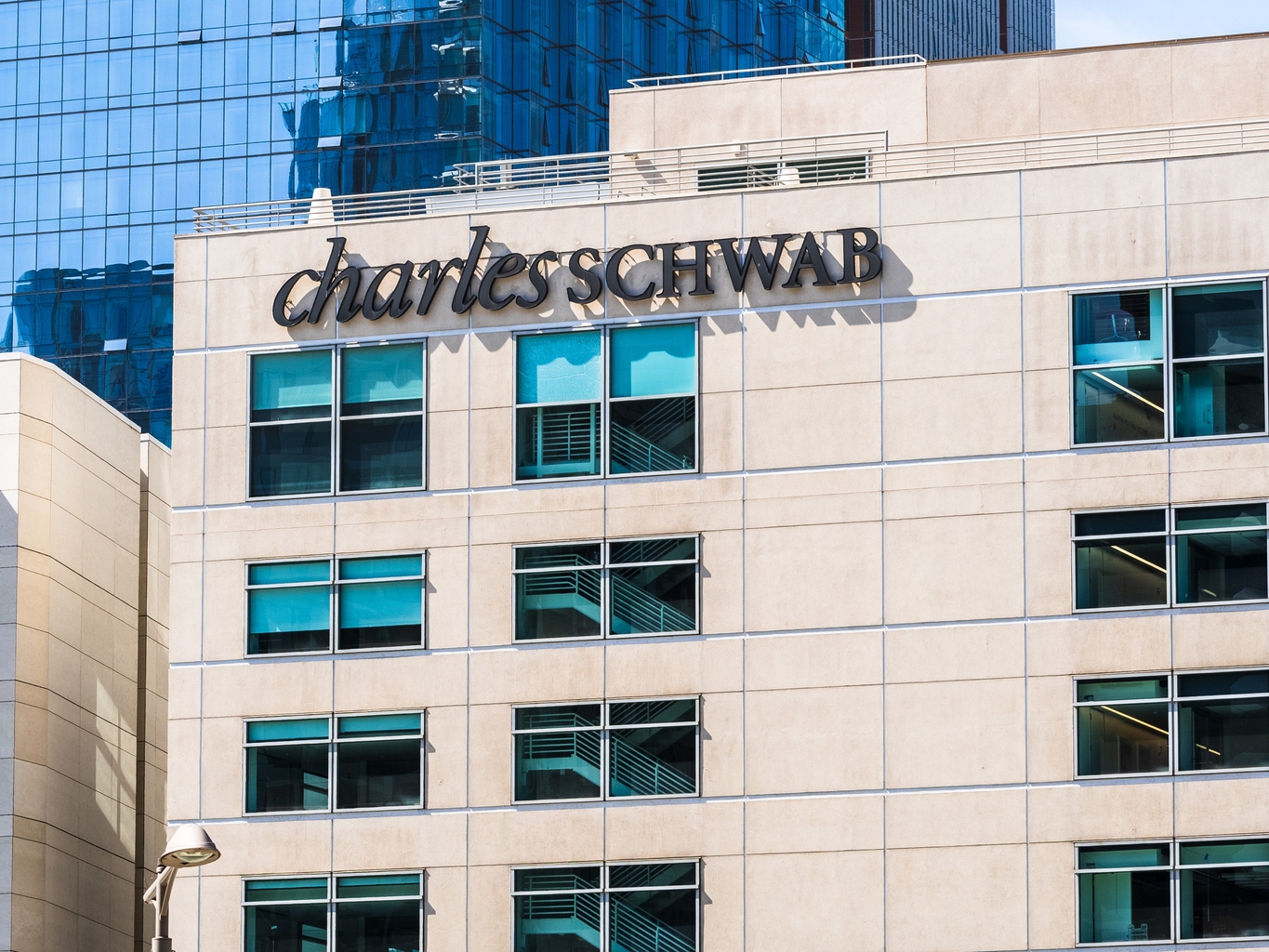 Charles Schwab names Rick Wurster to succeed Walt Bettinger as CEO on Jan.1  (NYSE:SCHW) | Seeking Alpha