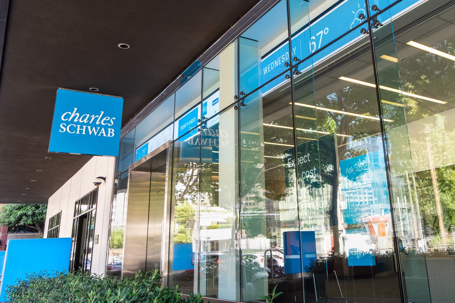 Building A $75,000 Dividend Portfolio: Enhancing SCHD With June's Top High-Yield Picks