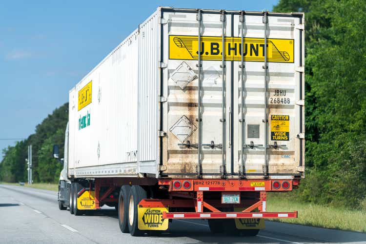 JB Hunt cargo transportation truck on interstate highway 85 i-85 road in Alabama