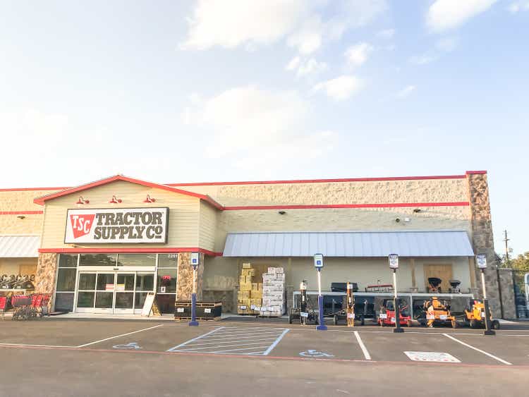 Entrance of Tractor Supply hardware and home improvement store in Texas