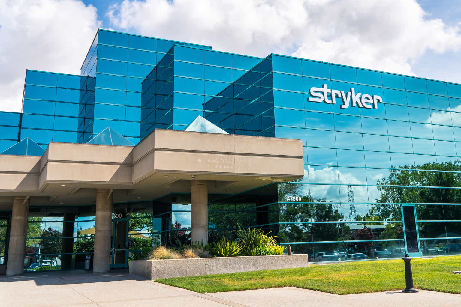 Stryker: A Great Company At An Expensive Price (NYSE:SYK) | Seeking Alpha