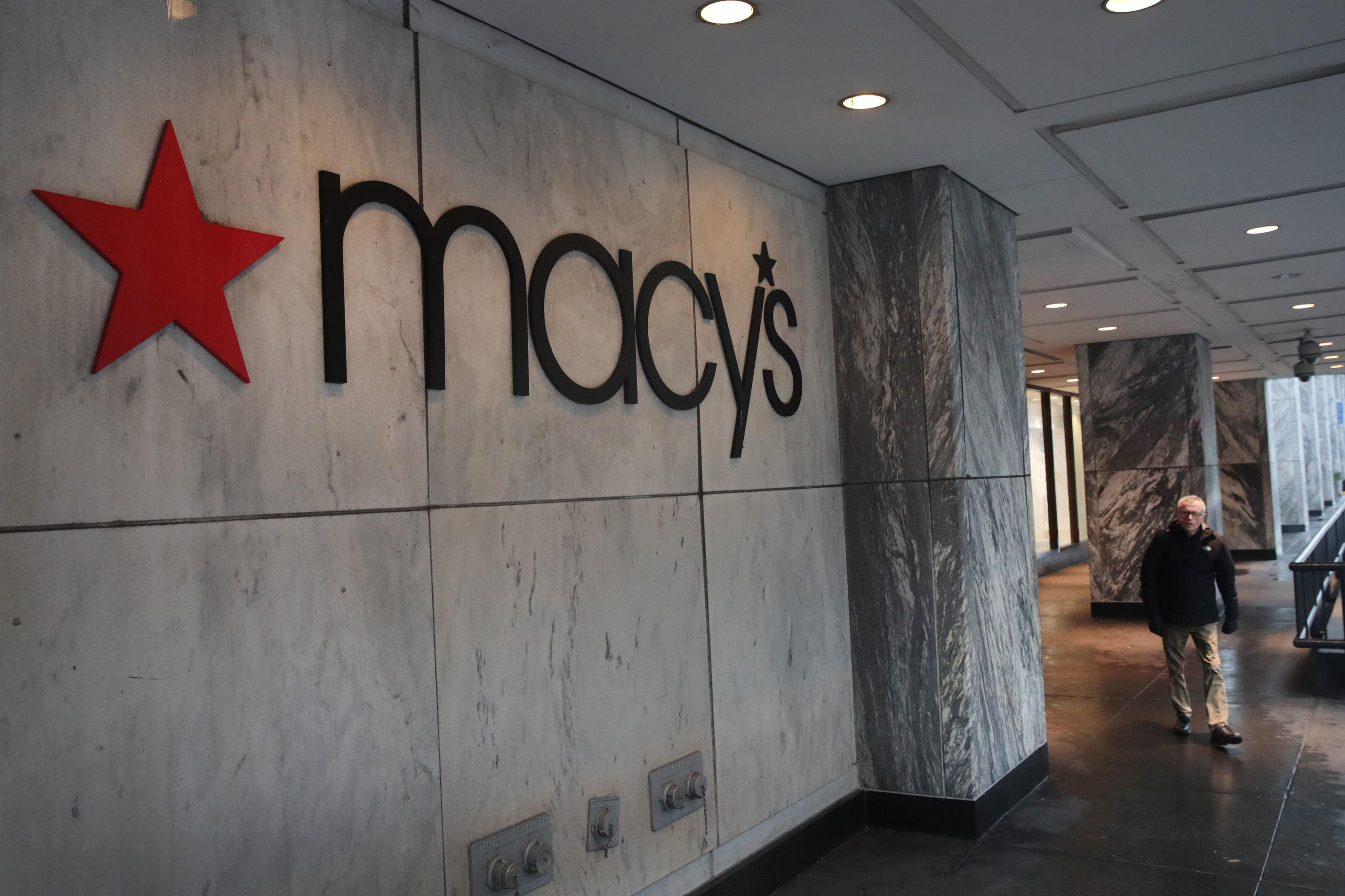 Is Macy's Stock A Buy After Reinstating Its Dividend? (NYSE:M ...