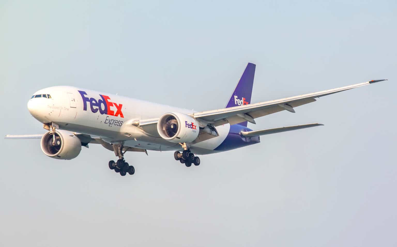 FedEx: Why Did The Stock Tumble After A Pre-Market Earnings Surge? (NYSE:FDX)