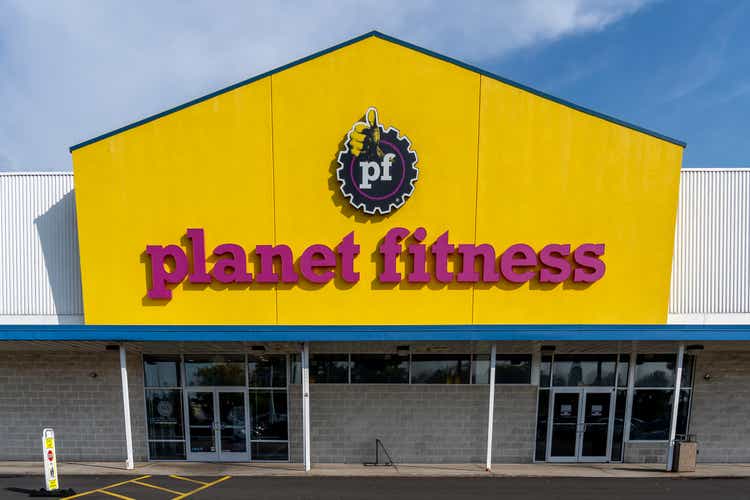 Planet Fitness front view in Buffalo, New York, USA.