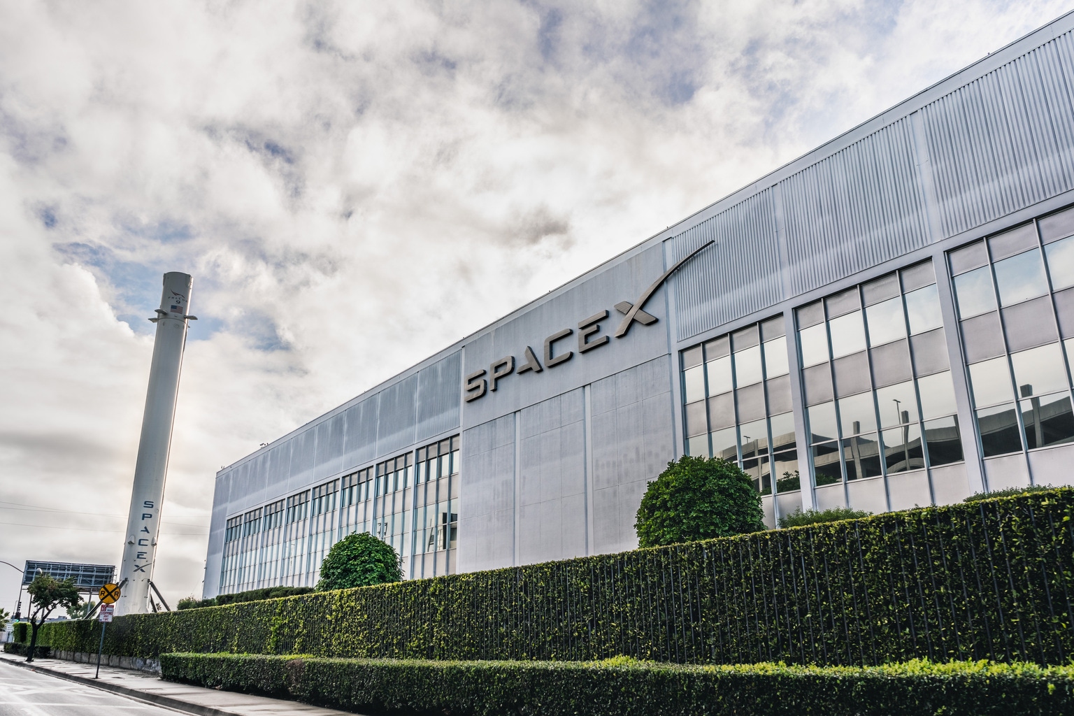 SpaceX: Lessons From The Post-IPO Drawdowns Of Mega-Tech Royalty