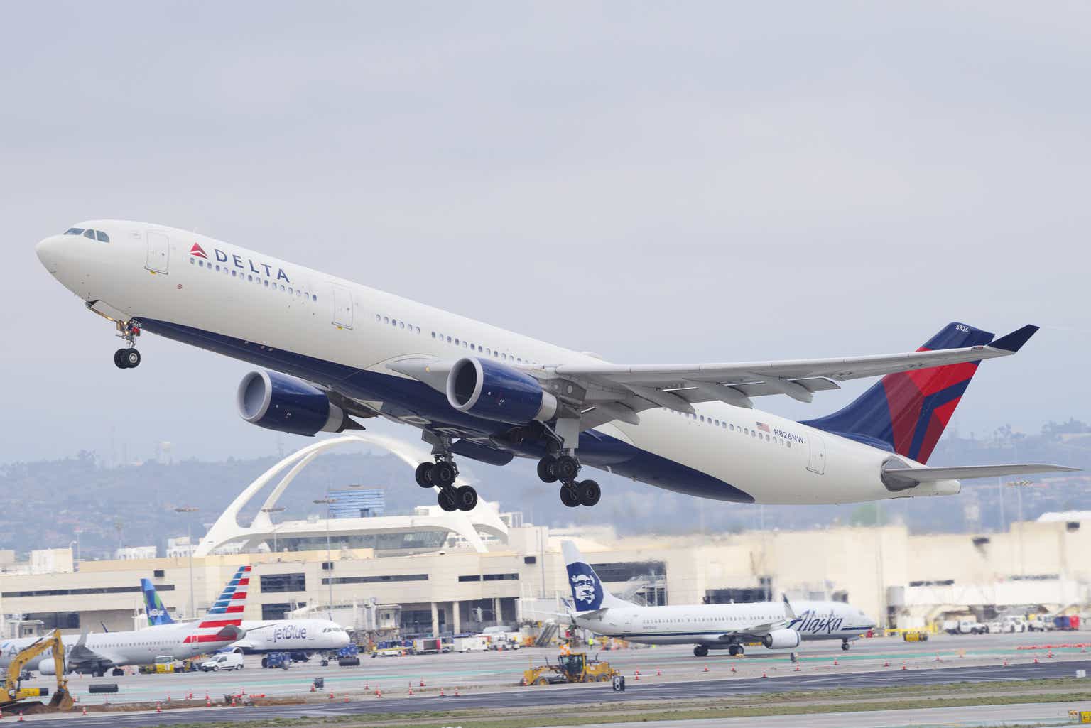 Delta responds after family kicked off flight from Maui to Los Angeles