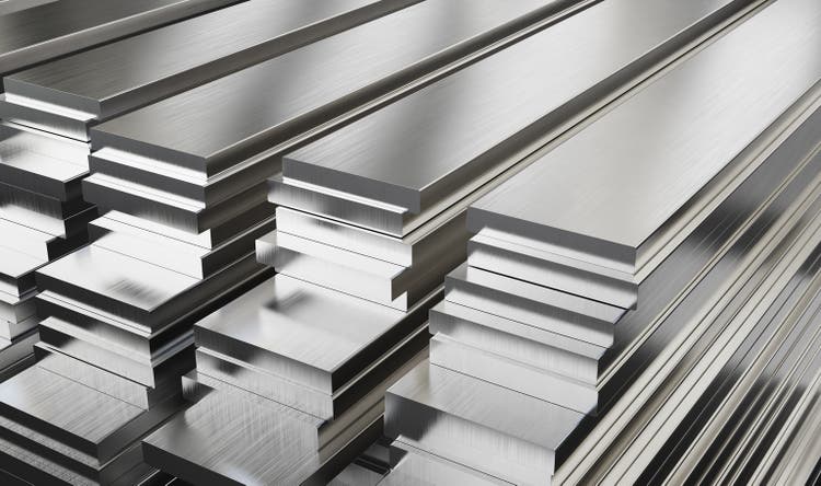 Almacén de placas de acero. Productos metálicos laminados.