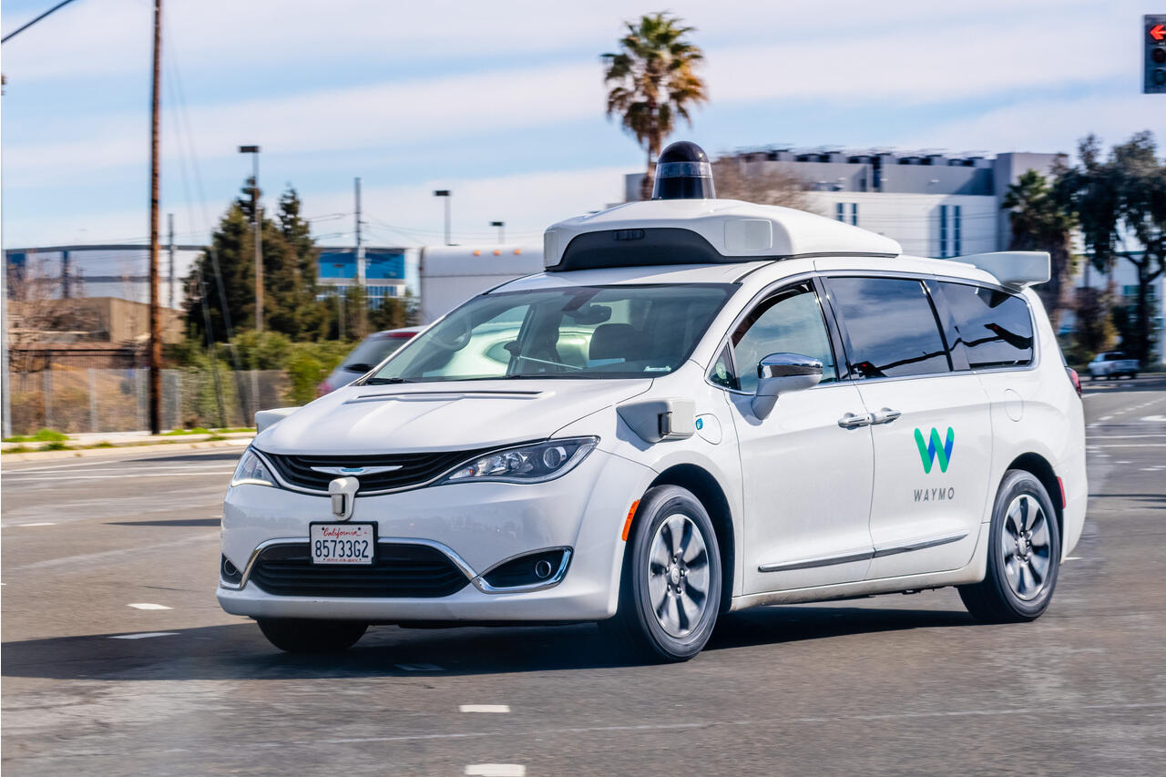 Беспилотники Waymo