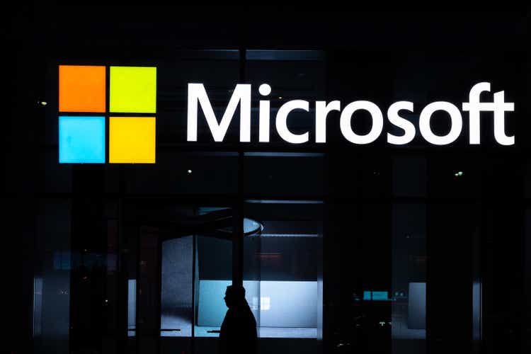 Bill Gates Steps Down From Microsoft"s Board
