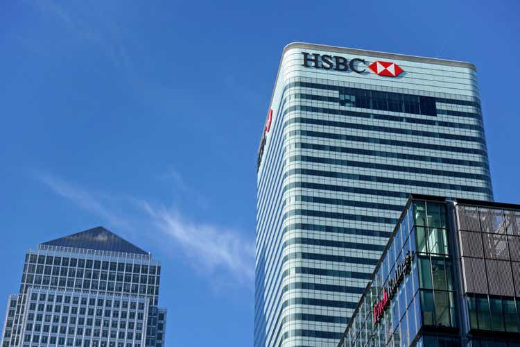 Sun shines on world Headquarters of HSBC Holdings plc at 8 Canada Square, Canary Wharf. It"s 7th largest bank worldwide and was established in 1865